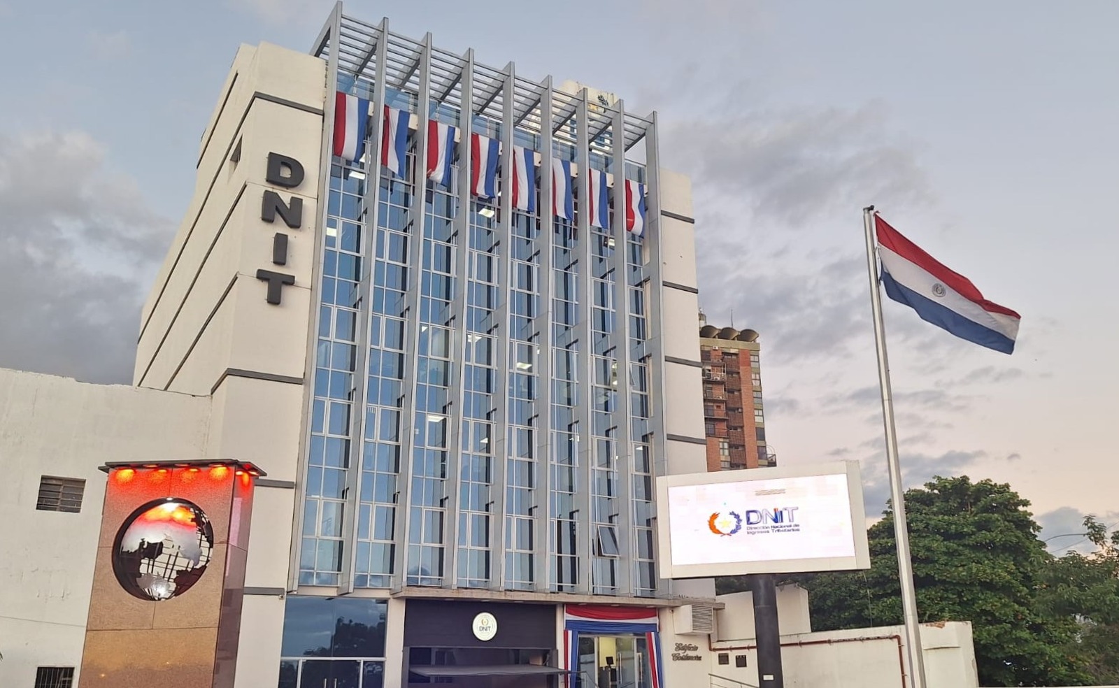 Over 92,000 New Taxpayers in 2025 Push Paraguay’s Total to Nearly 1.28 Million